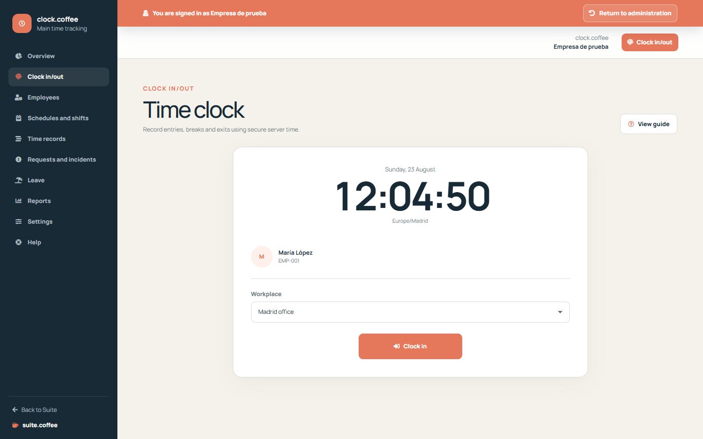 Terminal de pointage Clock affichant le statut actuel et l’action de pointage disponible.