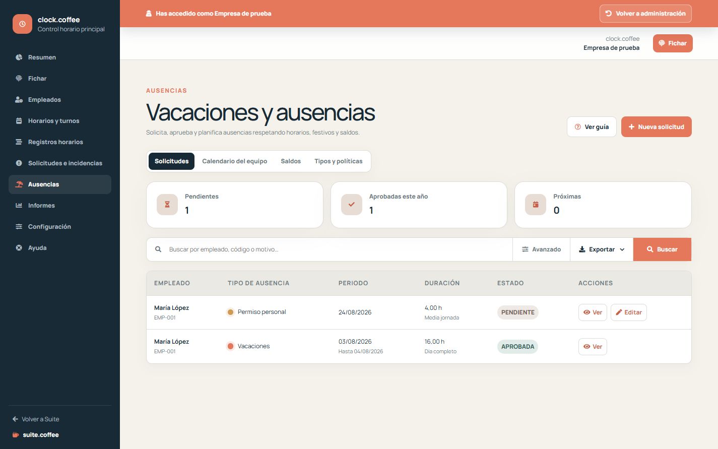 Solicitudes de ausencia de Clock con fechas, duración, empleado y estado.